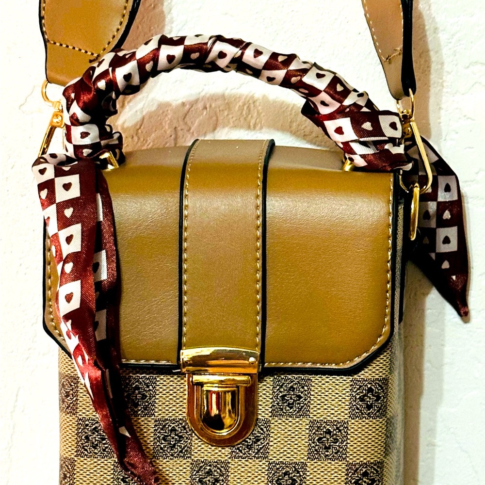 Tis bag and good condition. And very nice